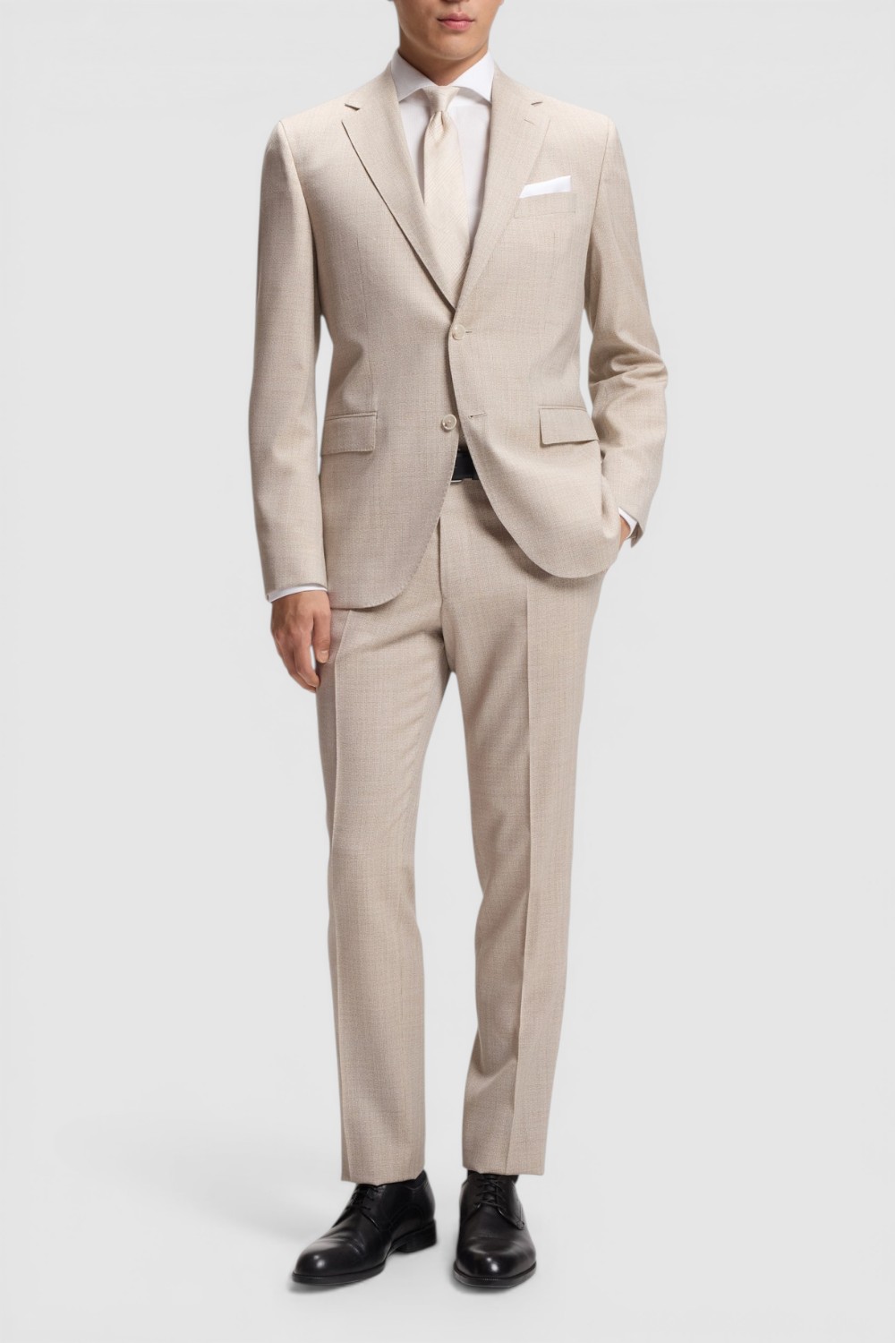 תמונת כל הלוק של חולצה מכופתרת בגזרה ישרה